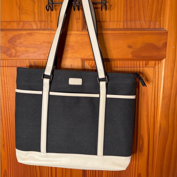 Mosiso Handbags - NWOT Mosiso Black and Cream Laptop Bag